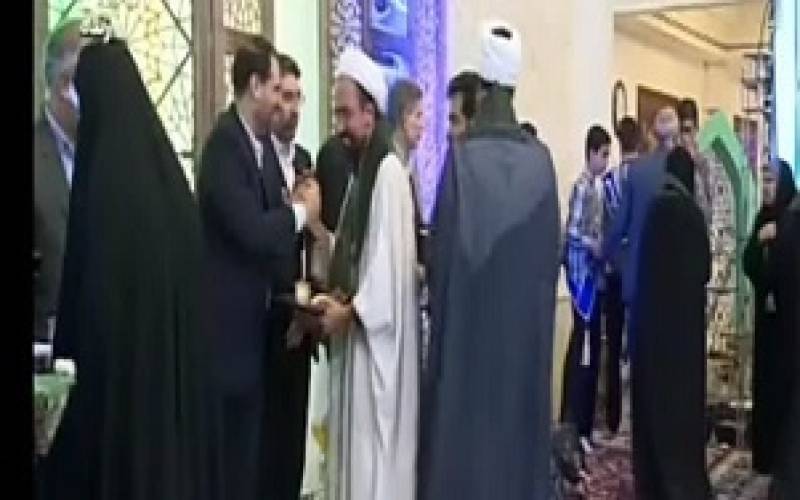 معرفی معلم روحانی جیرفتی به عنوان امام جماعت برتر و خلاق در امور نماز